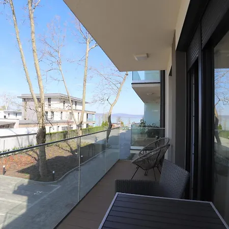 Platán Garden With Lakeview Apartamento *
